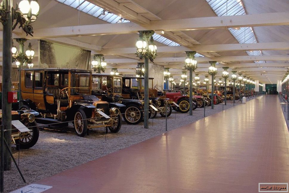 Muzeul mașinilor retro în Mulhouse