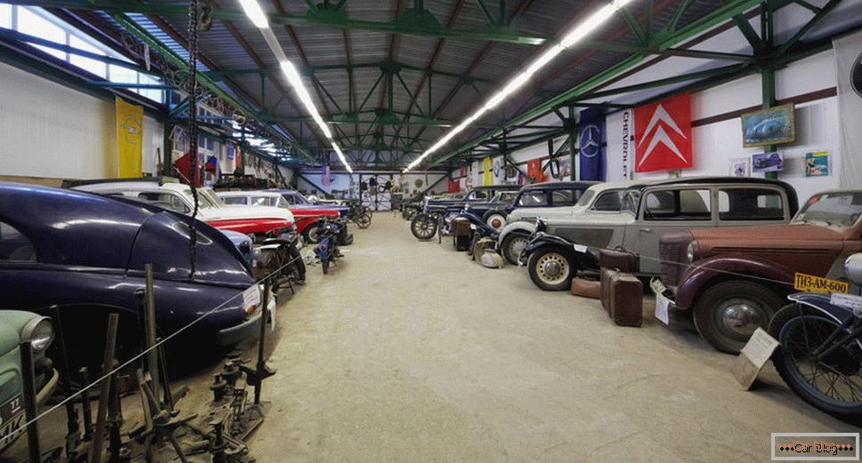 Muzeul Lomakovsky al mașinilor de epocă și motocicletelor