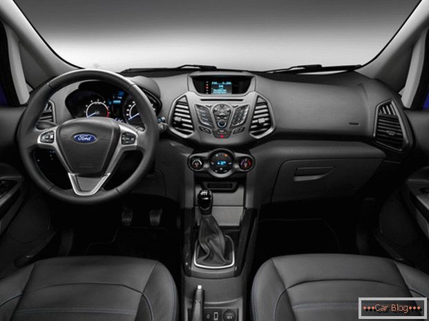 În cabina mașinii Ford EcoSport totul este modern