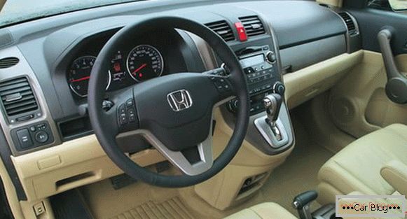 Honda CR-V se mândrește cu fiecare detaliu interior atent