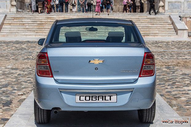 Chevrolet Cobalt: vedere din spate