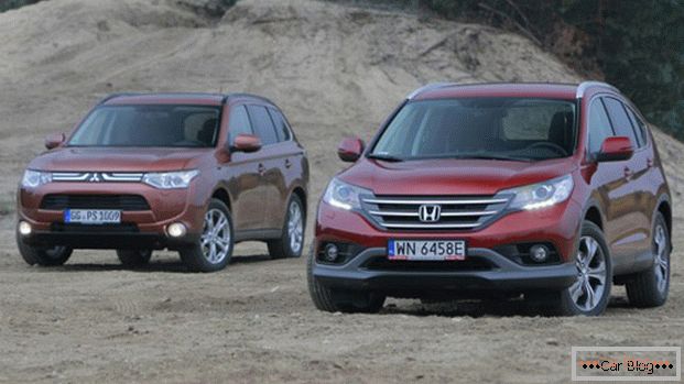 Mitsubishi Outlander și Honda CR-V - автомобили,  которые могут похвастаться немалой популярностью среди паркетников