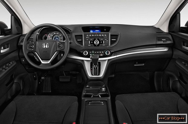 În cabina mașinii Honda CR-V