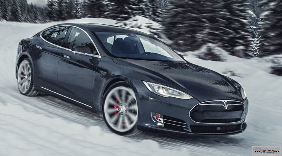 Nouăzeci mii Tesla Model S răspunde producătorului
