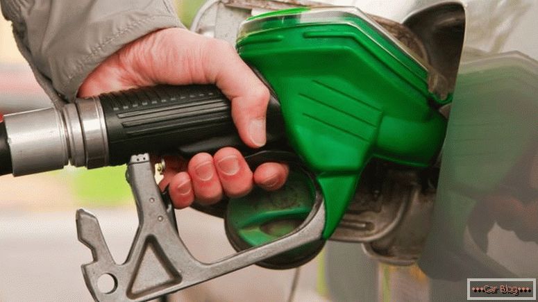 Cunoscând consumul de combustibil, mașina poate fi reumplută când este nevoie și cât de mult