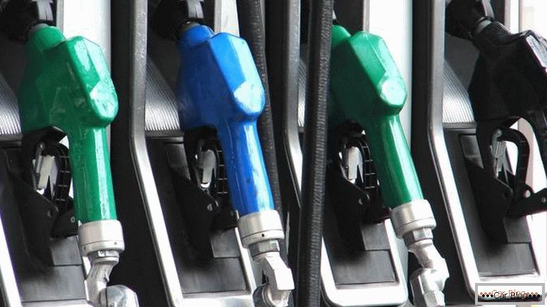 Efectuând controlul asupra consumului de combustibil, puteți completa autovehiculul în funcție de programul stabilit