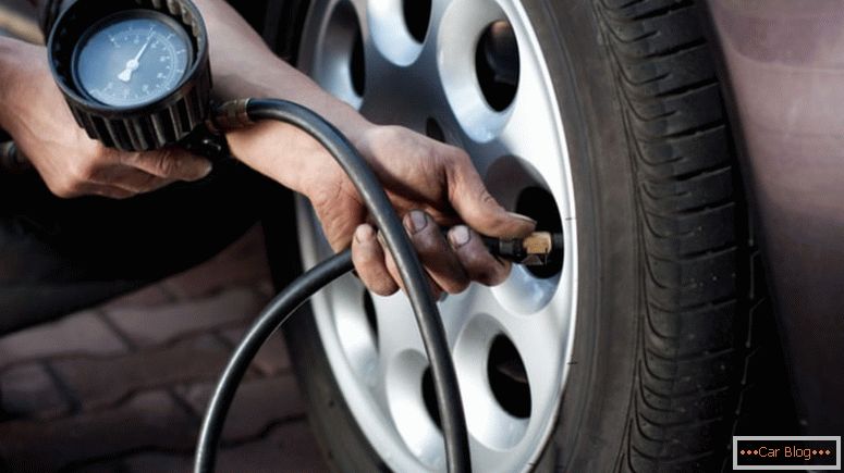 corectați presiunea pneurilor pentru a reduce consumul