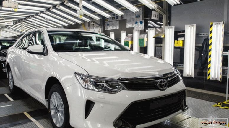 Producția de noi Toyota Camry