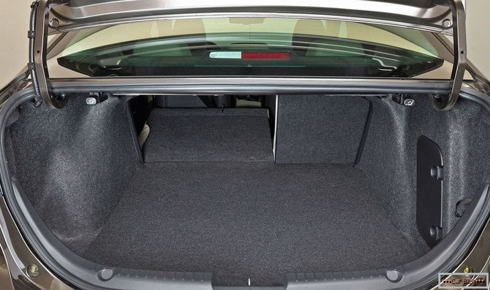 Mazda 3 - portbagaj