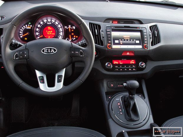 În interiorul mașinii Kia Sportage a implementat multe tehnologii moderne.