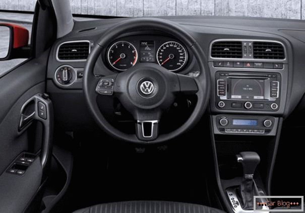 În interiorul Volkswagen Polo este o finisare foarte bună a scaunelor.