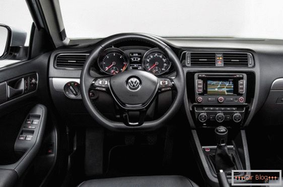 Masina cu salon Volkswagen Jetta сочетает в себе простор и комфортабельность