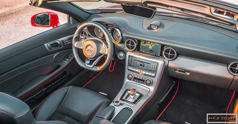 Mercedes SLC interior fără acoperiș