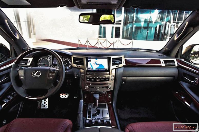 Lexus LX570 interior auto
