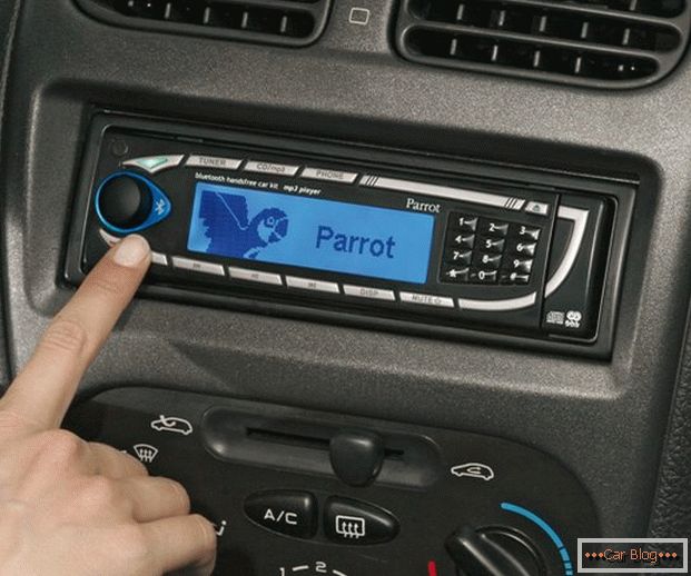 Mașina modernă este greu de imaginat fără un radio