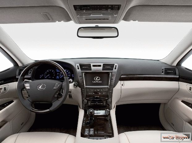 Lexus LS interior și acustica sa