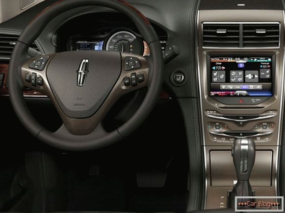 Sistem audio de înaltă calitate pentru mașina Lincoln