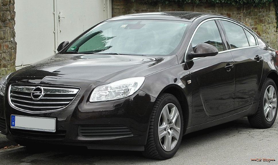 Opel Insignia sedan de clasa mijlocie