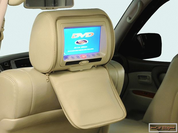 Tetierele cu un monitor se potrivesc în orice cabină interioară