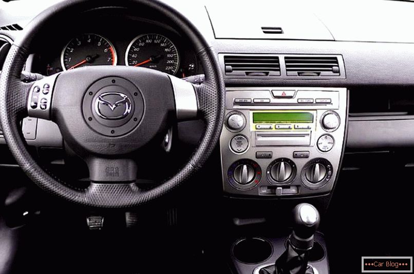 Mazda 2: Tradiții japoneze din 2002