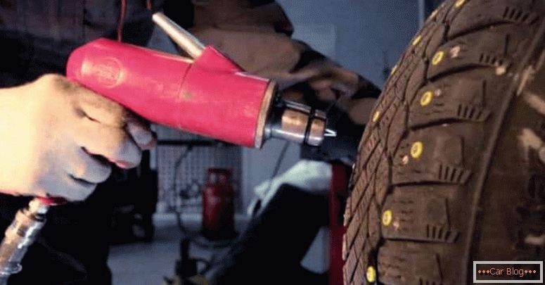 este posibil să restabiliți piroanele pe anvelopele de iarnă fă-o singur în garaj
