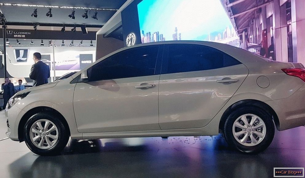 На автовыставке в Чунцине продемонстрировали самый дешевый Hyundai regină