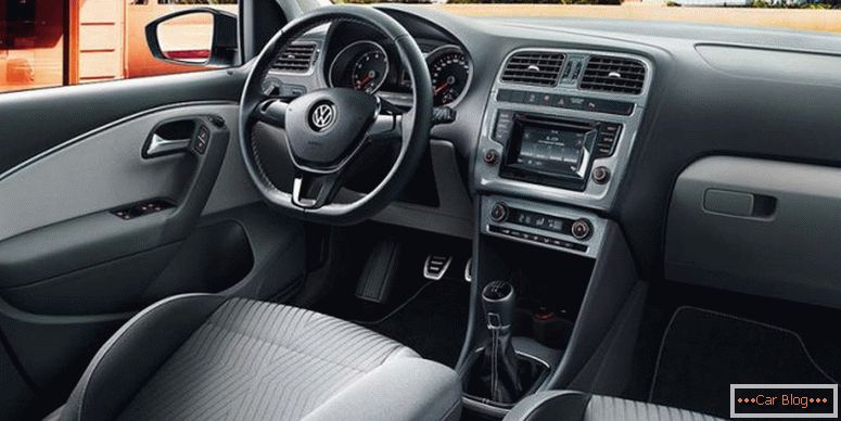 Salonul actualizat Volkswagen Polo Sedan 2017