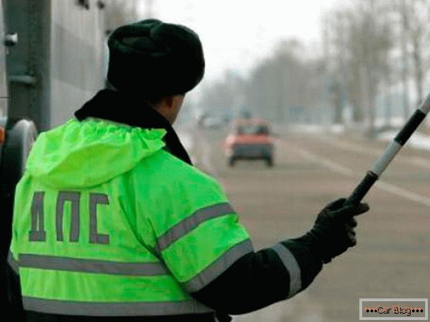Fluierul în mașină promite o întâlnire cu un polițist de trafic
