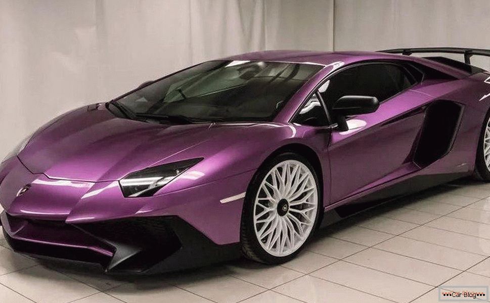 practic фиолетового автомобиля