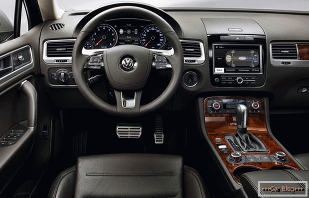 Volkswagen Touareg se mândrește cu un interior scump și elegant