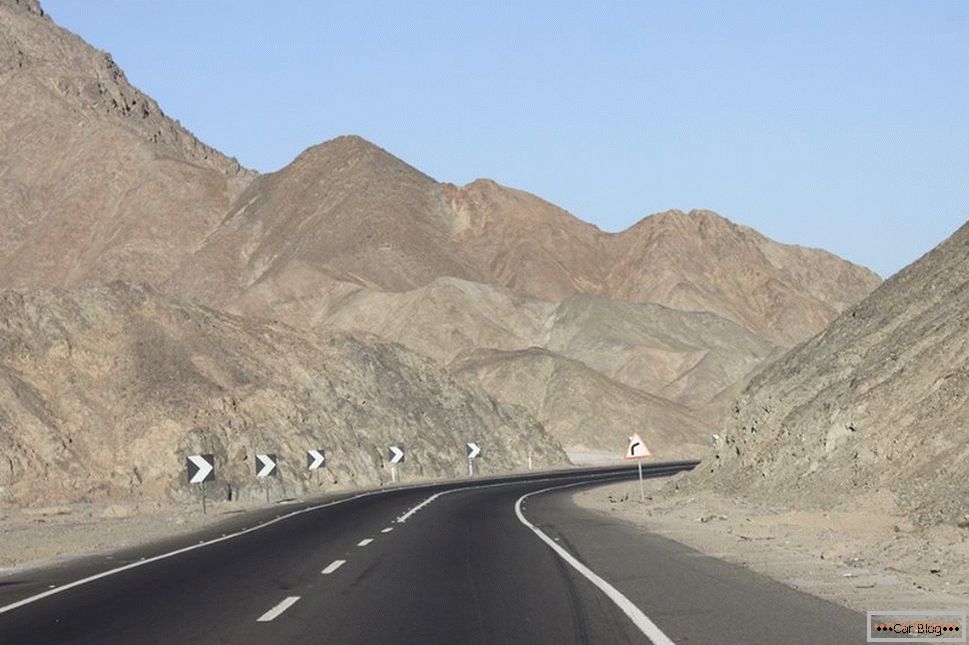 autostrada Luxor Hurghat este plină de bandiți
