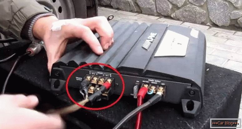 cum să conectați subwooferul la radio cu un amplificator
