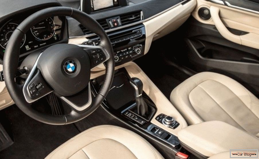 Salonul BMW X1