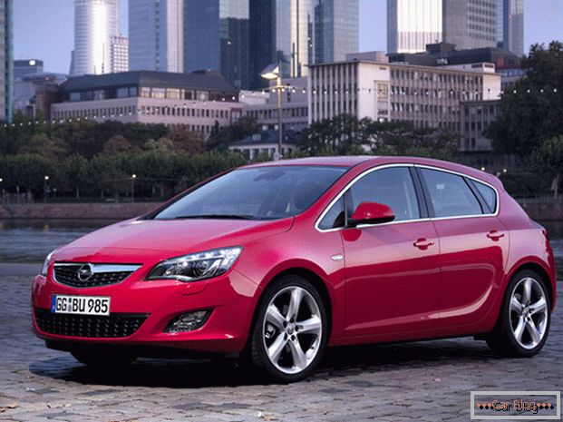 Confort și caracter practic - caracteristicile caracteristice ale automobilului Opel Astra