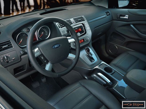 Ford Kuga interior auto наоборот более презентабелен в отличии от внешности автомобиля