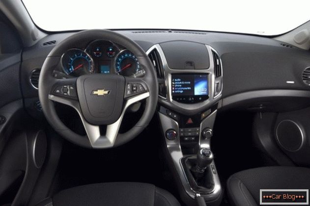 Chevrolet Cruze este renumit pentru confortul și fiabilitatea sa