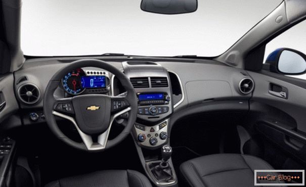 În cabina Chevrolet Aveo реализованы многие дизайнерские решения