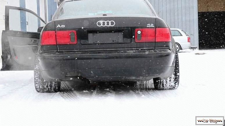 Audi A8 (D24D) дрșiфт по снегу