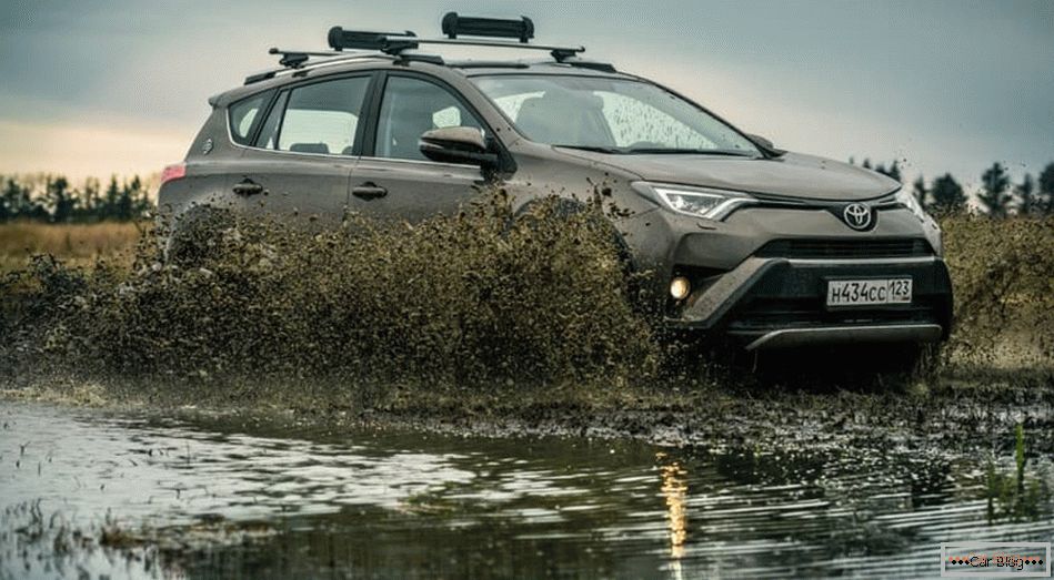 Toyota начала продавать в России спецверсию RAV4 Aventură
