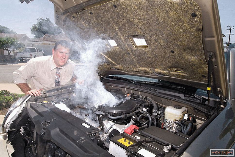 Supraîncălzirea motorului mașinii