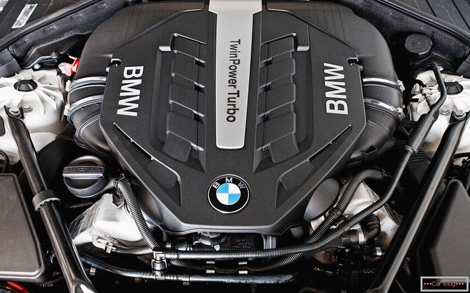 Motorul BMW 750Li