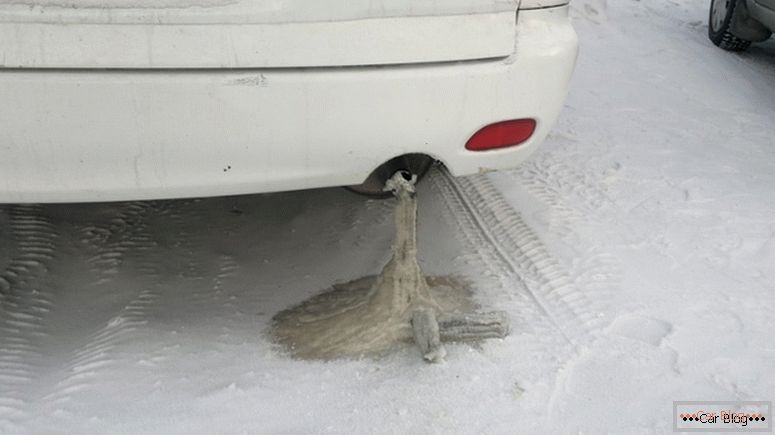 Sistem de evacuare a autovehiculului înghețat